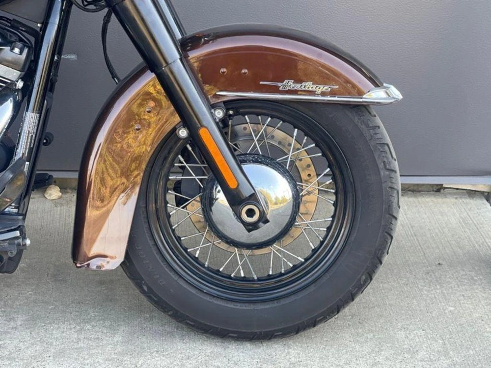 2019 Harley-davidson Flhcs - Softail® Heritage Classic 114 alt