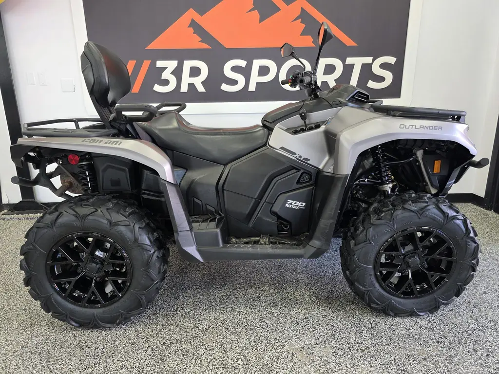 Can-Am OUTLANDER 700 MAX XT DPS 2024