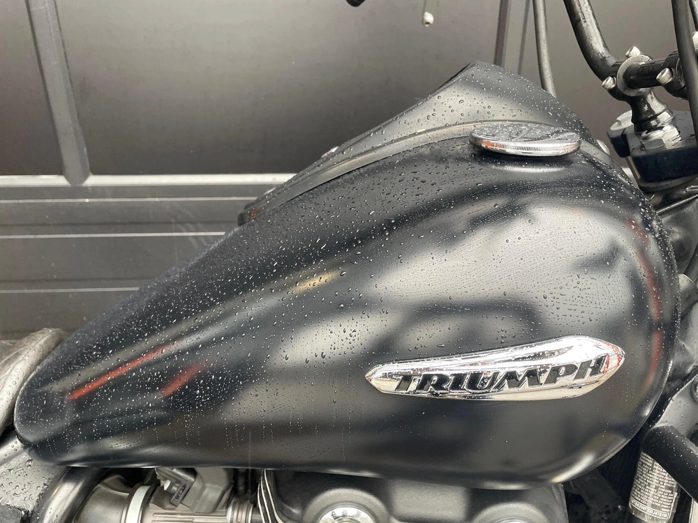 2011 Triumph Thunderbird Storm alt