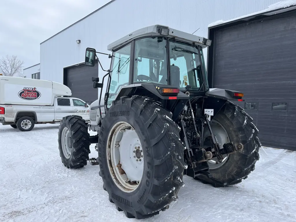 1998 White 6710