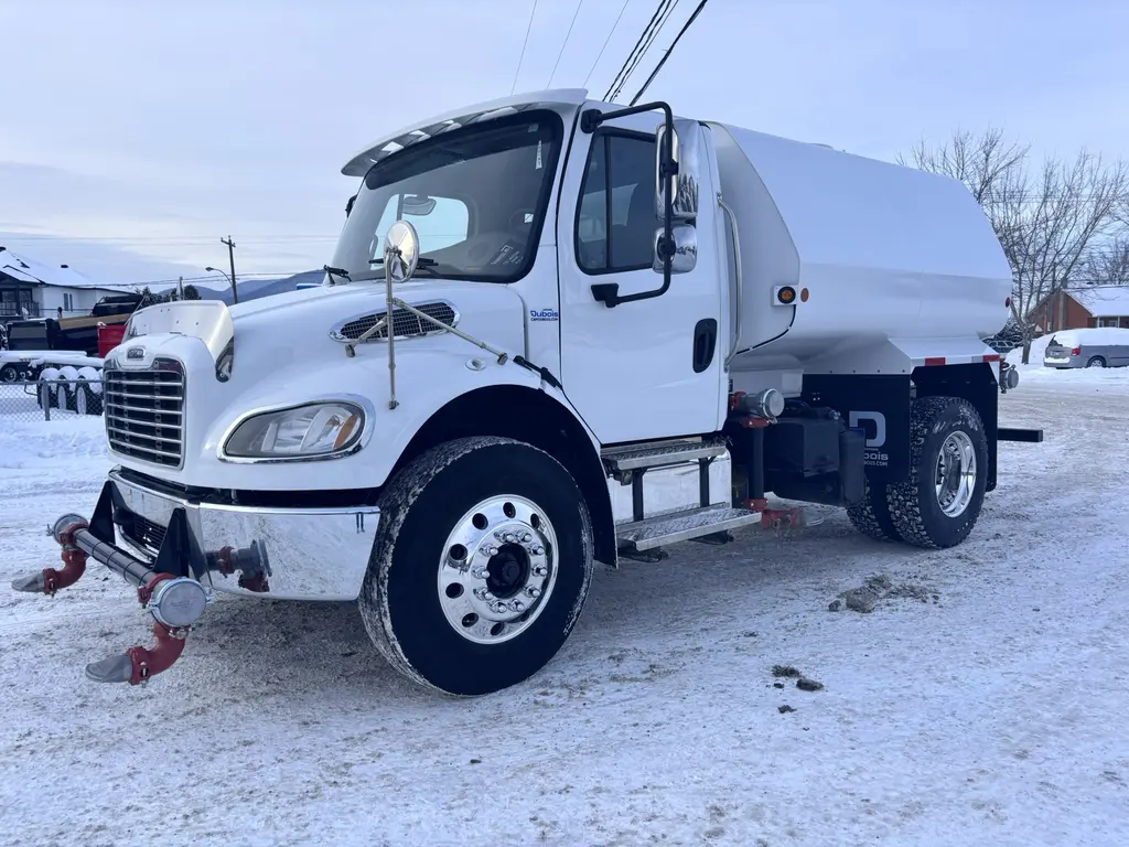 2016 Freightliner M2-106