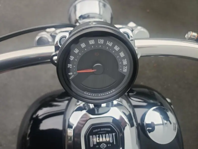 2026 Harley-Davidson FXBR - Breakout® thumbnail 16