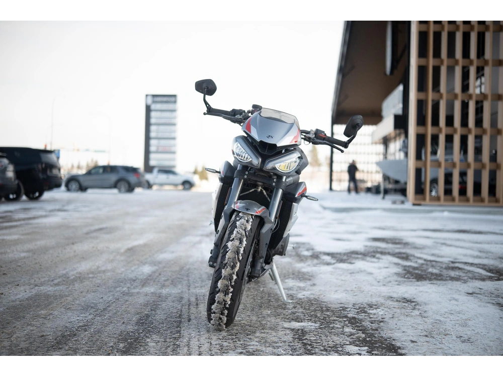 2021 Triumph Street Triple 765 alt