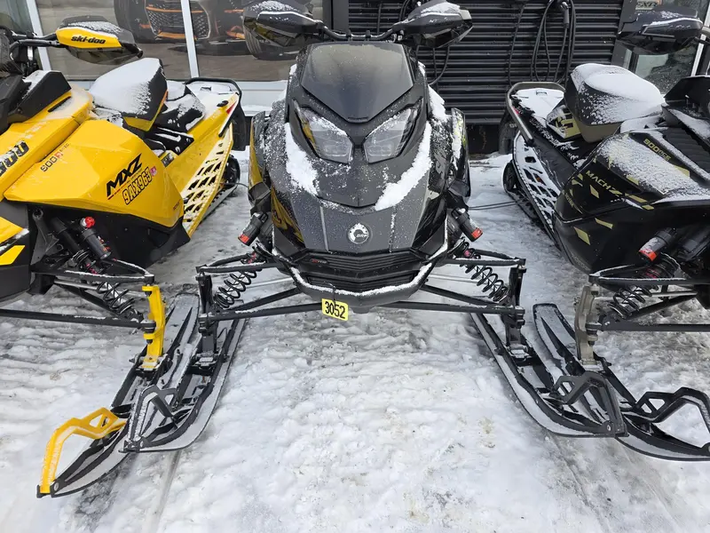 2025 Ski-Doo MXZ XRS 137''
