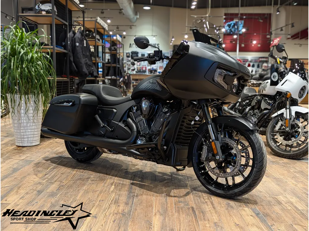 2026 Indian Motorcycle Challenger Dark Horse // Black Smoke 