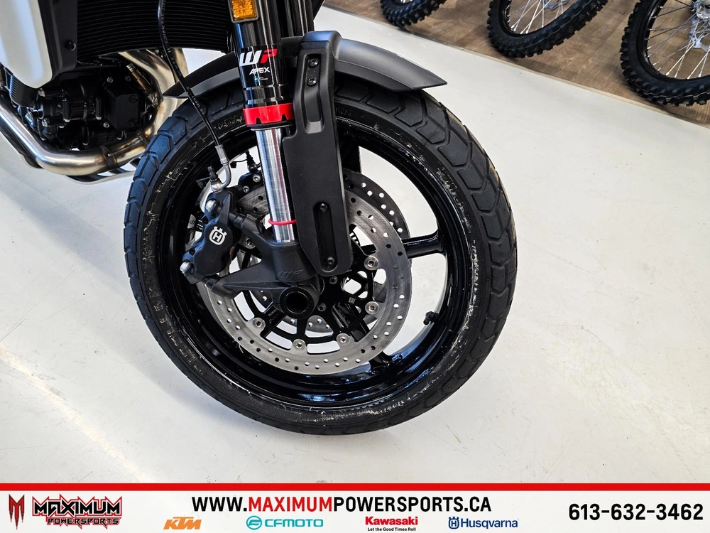 Husqvarna Svartpilen 801 2025 alt