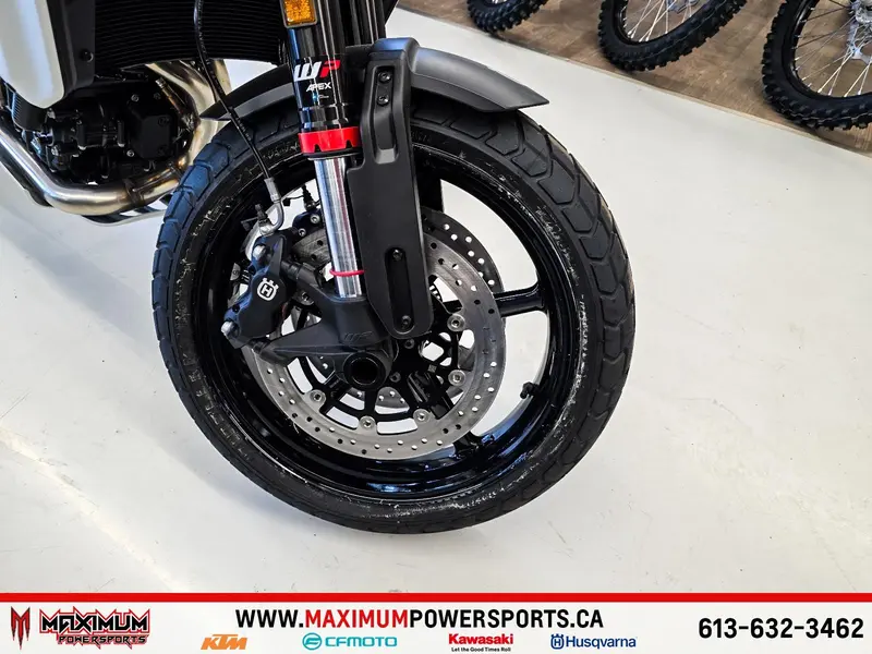 2025 Husqvarna SVARTPILEN 801