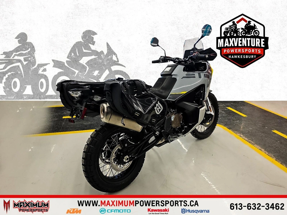 2024 Husqvarna 901 Norden - With Soft Bags alt