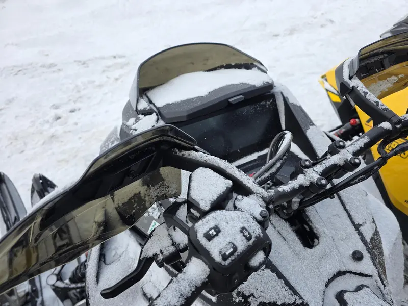 2025 Ski-Doo MXZ XRS 137''