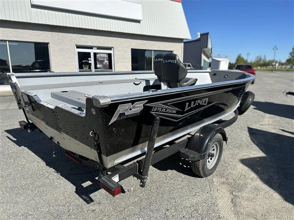 Lund Boat Co 1875 Alaskan Tiller 2024 alt