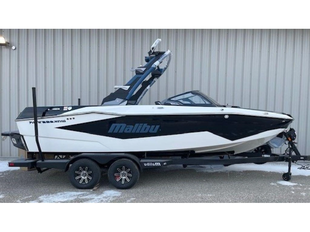 2026 Malibu 22 Lsv alt