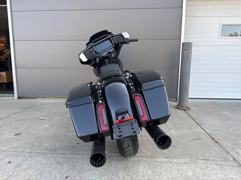 2025 Harley-Davidson FLHX - Street Glide® thumbnail 11