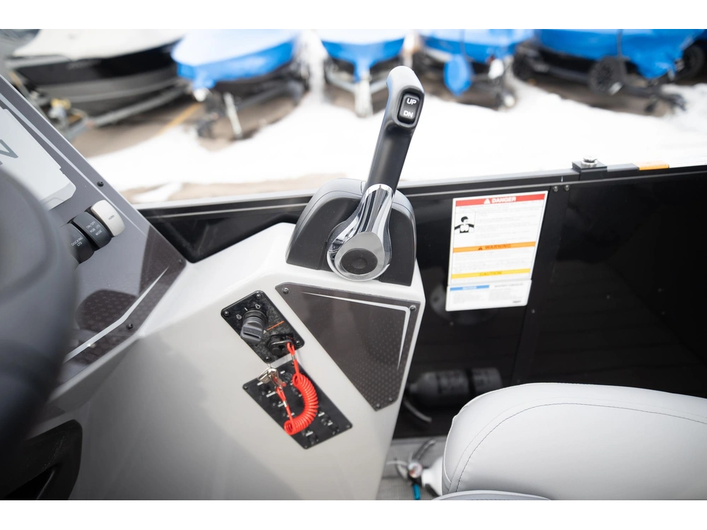 2026 Suncatcher Fusion 322ss alt