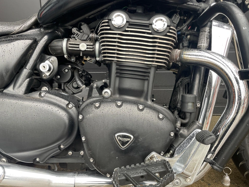 2011 Triumph Thunderbird Storm alt