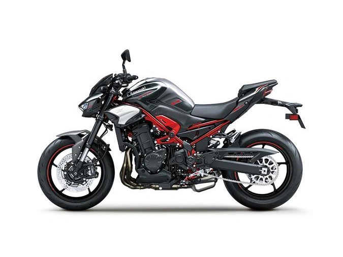 Kawasaki Z900 2025 alt