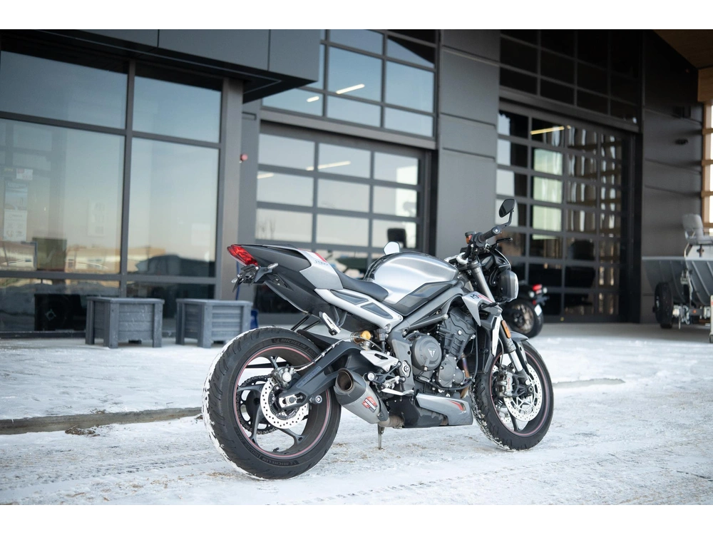 2021 Triumph Street Triple 765 alt