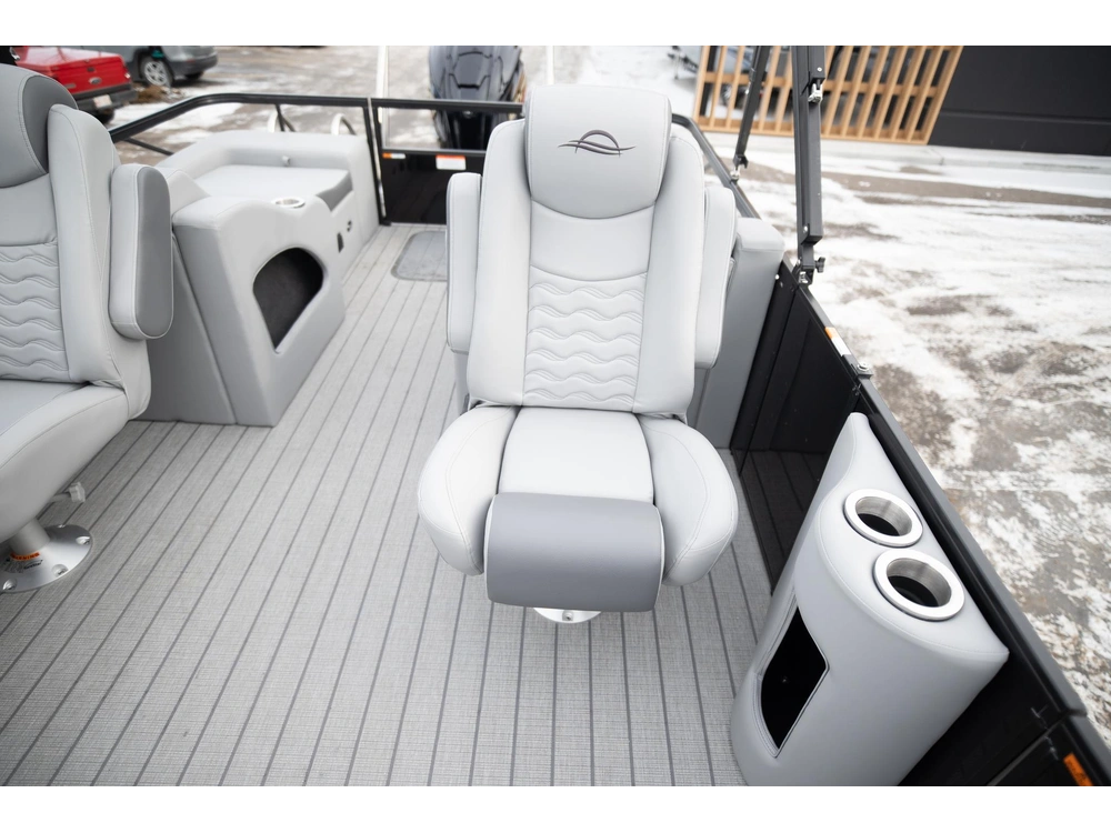 2026 Suncatcher Fusion 322ss alt