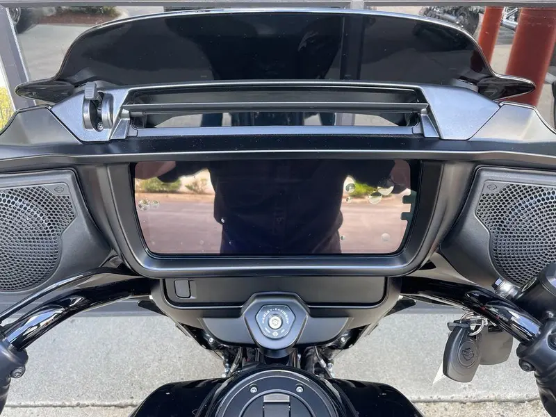 2025 Harley-Davidson FLHX - Street Glide® thumbnail 16