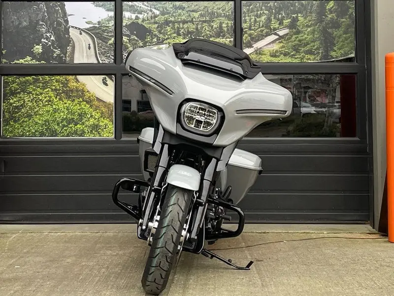 2025 Harley-Davidson FLHX - Street Glide® thumbnail 7
