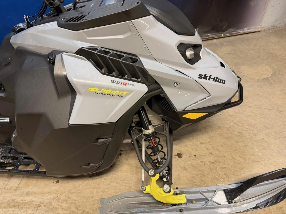 Ski-doo Summit Adrenaline Edge 154 600r 2026 alt