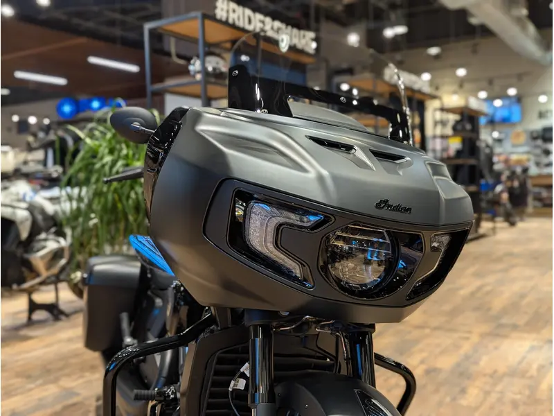 2026 Indian Motorcycle Challenger Dark Horse // Black Smoke