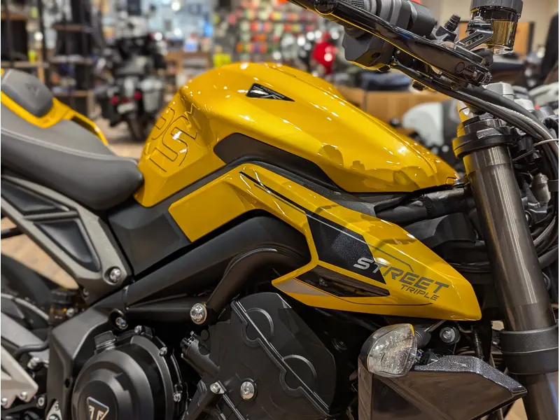 2026 Triumph Street Triple 765 RS // Cosmic Yellow