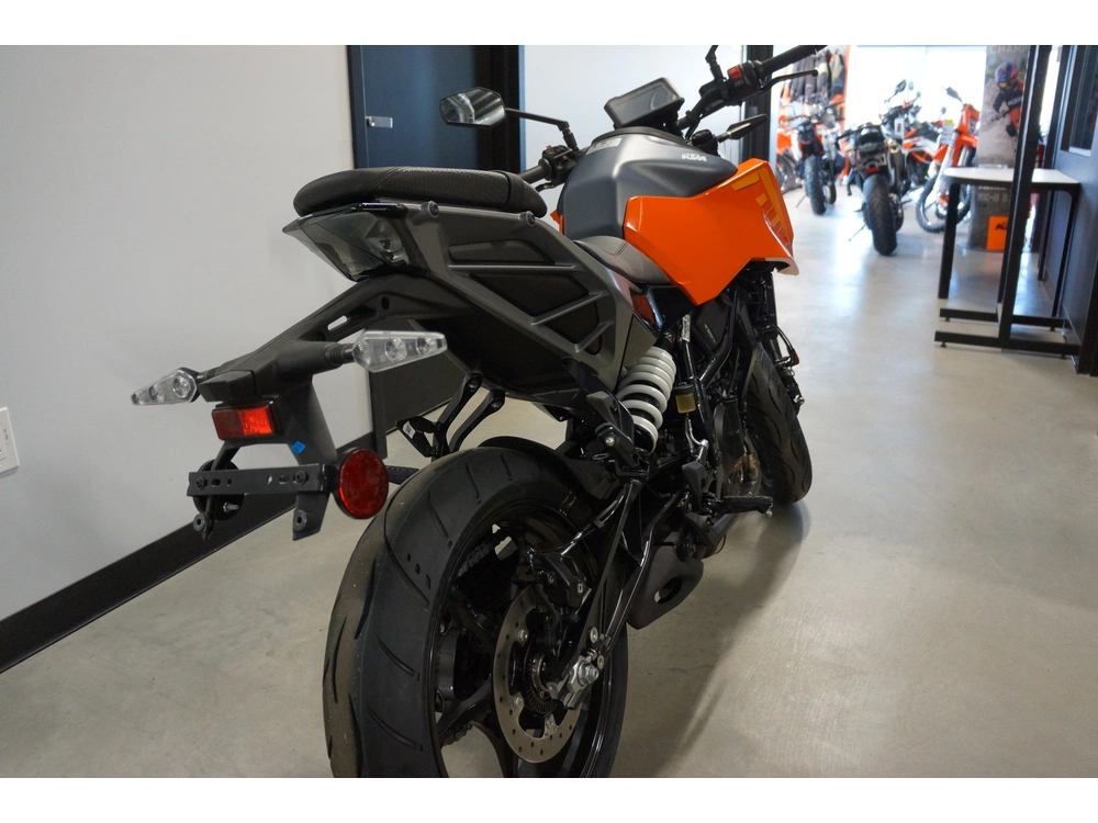 Ktm 250 Duke 2024 alt