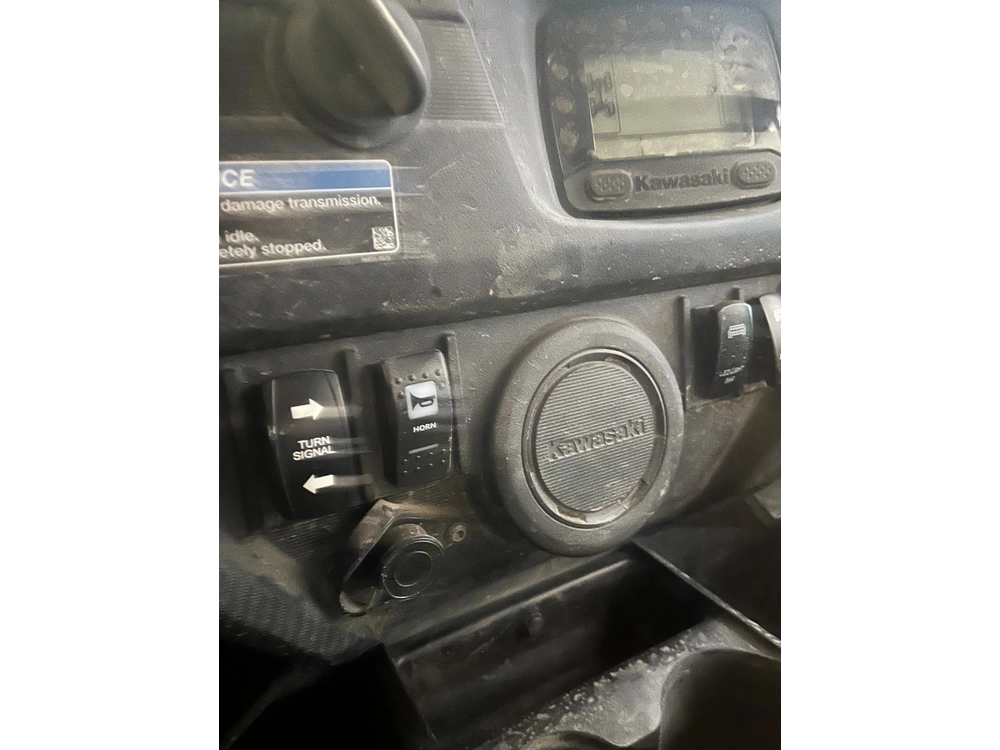 2023 Kawasaki Teryx 4 alt