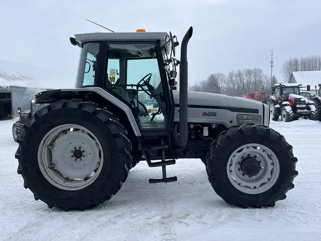 1998 White 6710