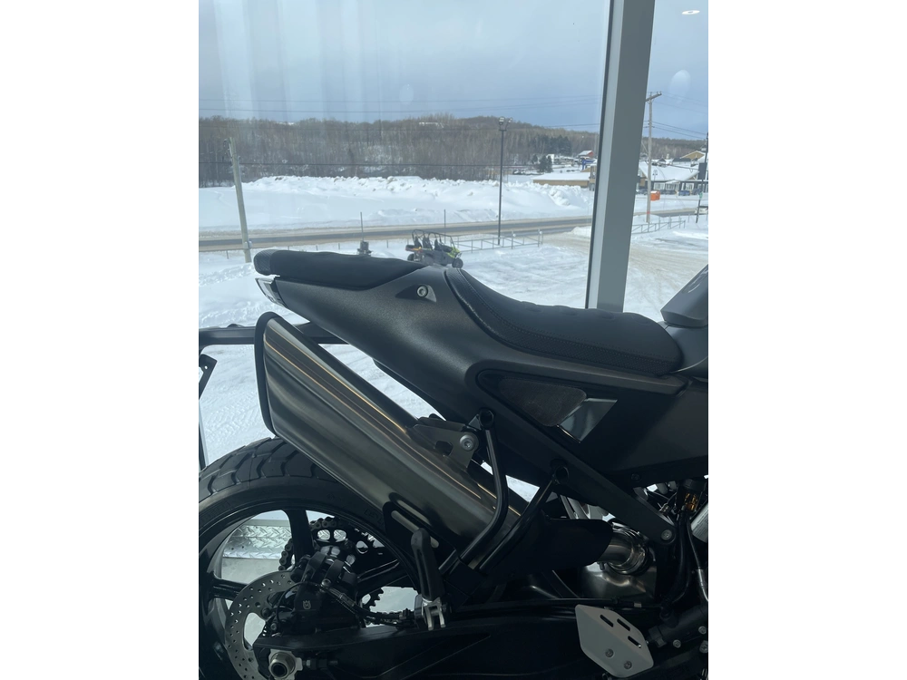 Husqvarna Svartpilen 801 2024 alt
