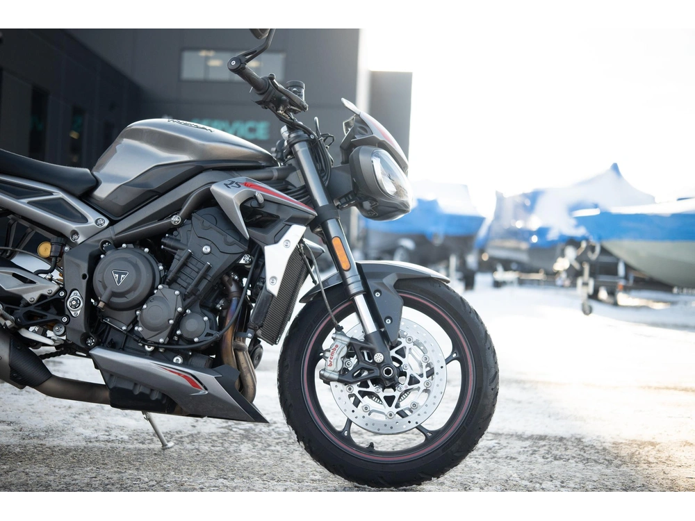 2021 Triumph Street Triple 765 alt