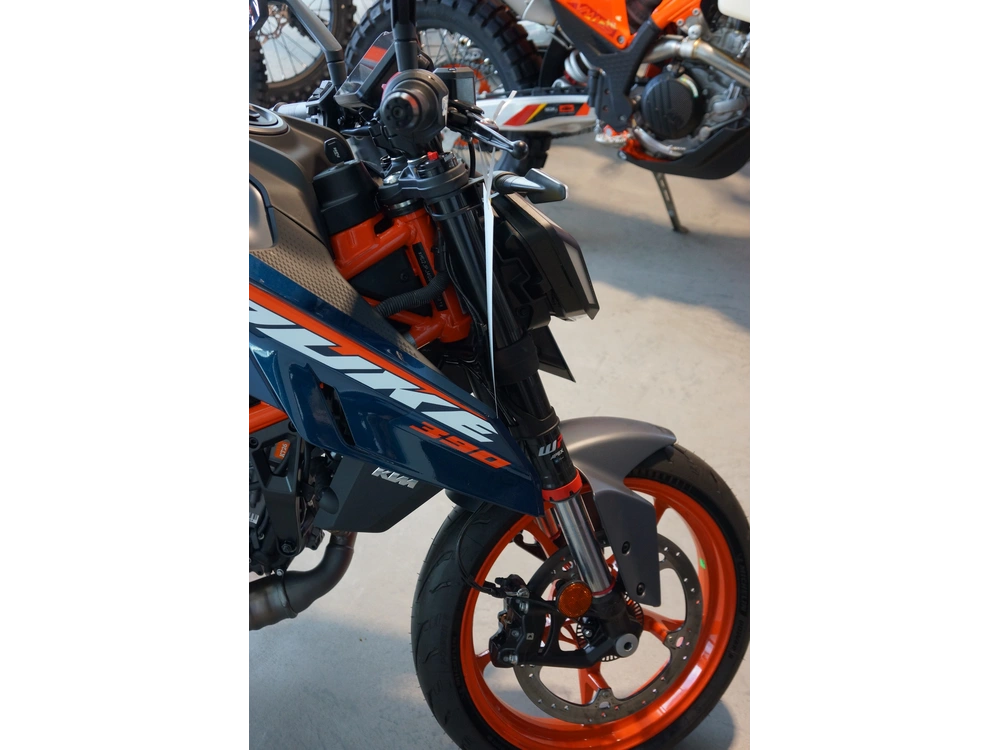 Ktm 390 Duke 2024 alt