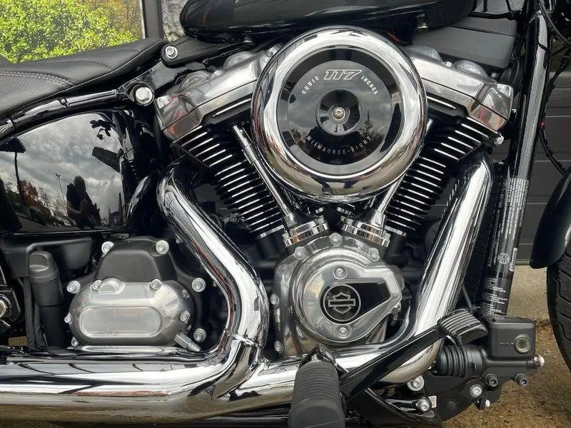 2025 Harley-Davidson FXBB - Street Bob® thumbnail 3