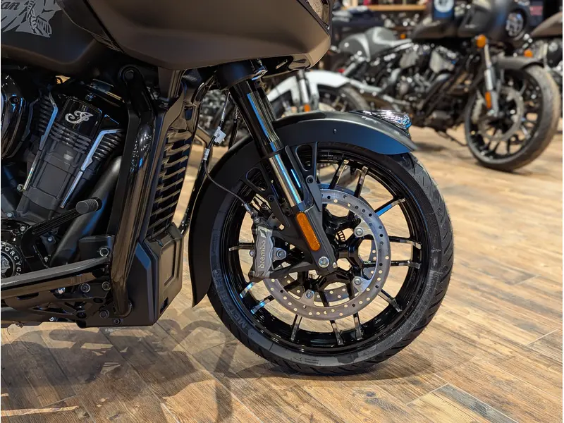 2026 Indian Motorcycle Challenger Dark Horse // Black Smoke