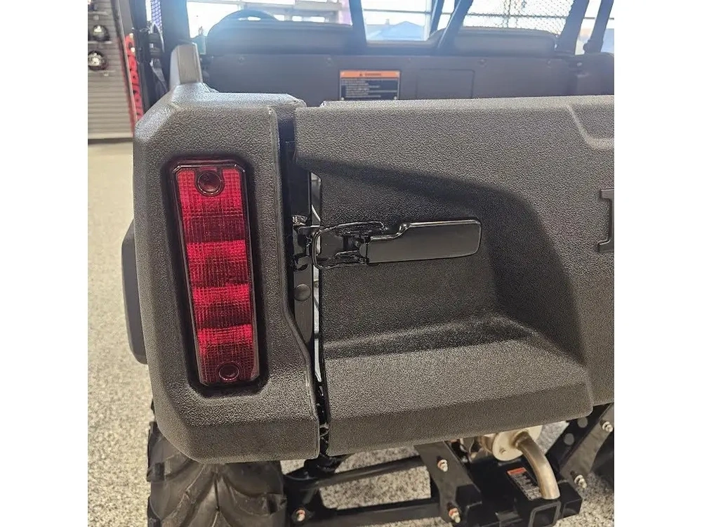 2025 Honda Pioneer 700 alt