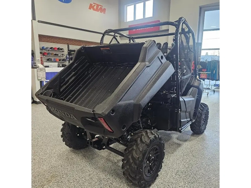 2025 Honda Pioneer 700 alt