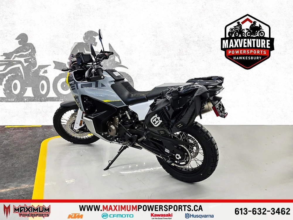 2024 Husqvarna 901 Norden - With Soft Bags alt