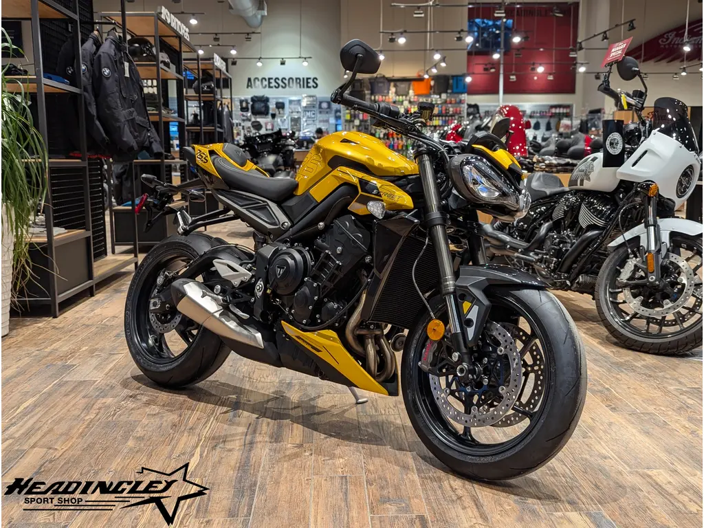 2026 Triumph Street Triple 765 RS // Cosmic Yellow 