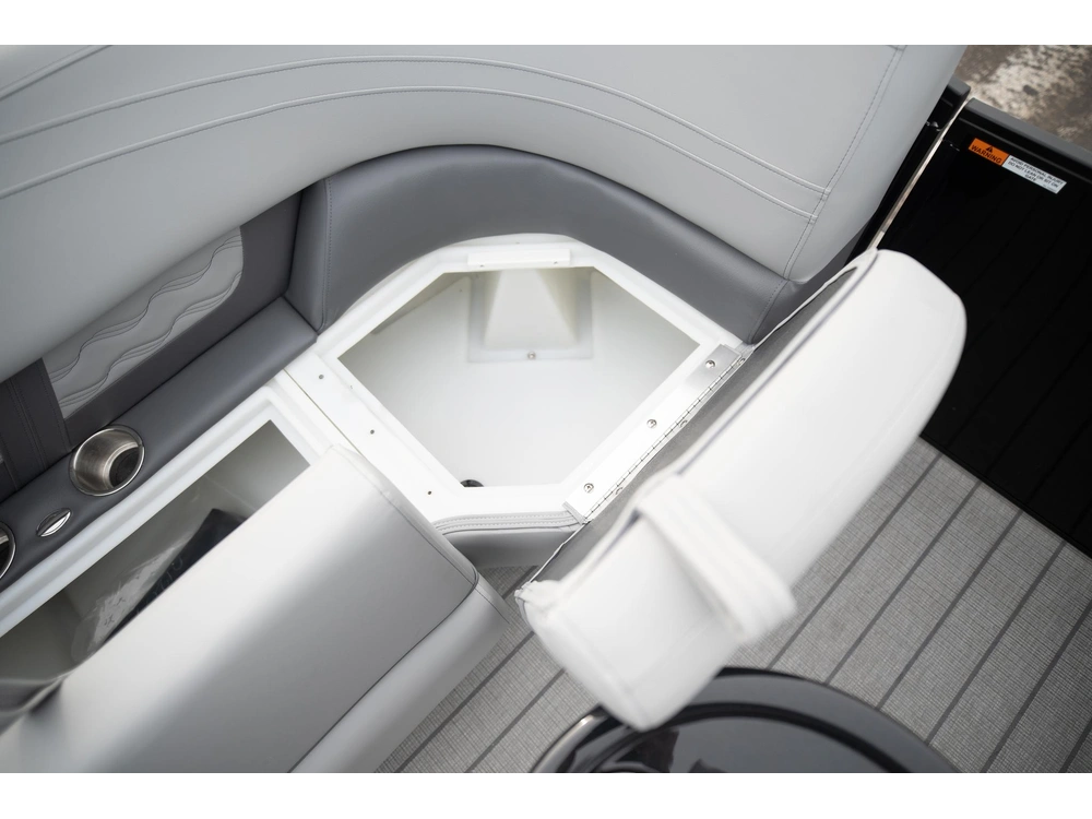 2026 Suncatcher Fusion 322ss alt