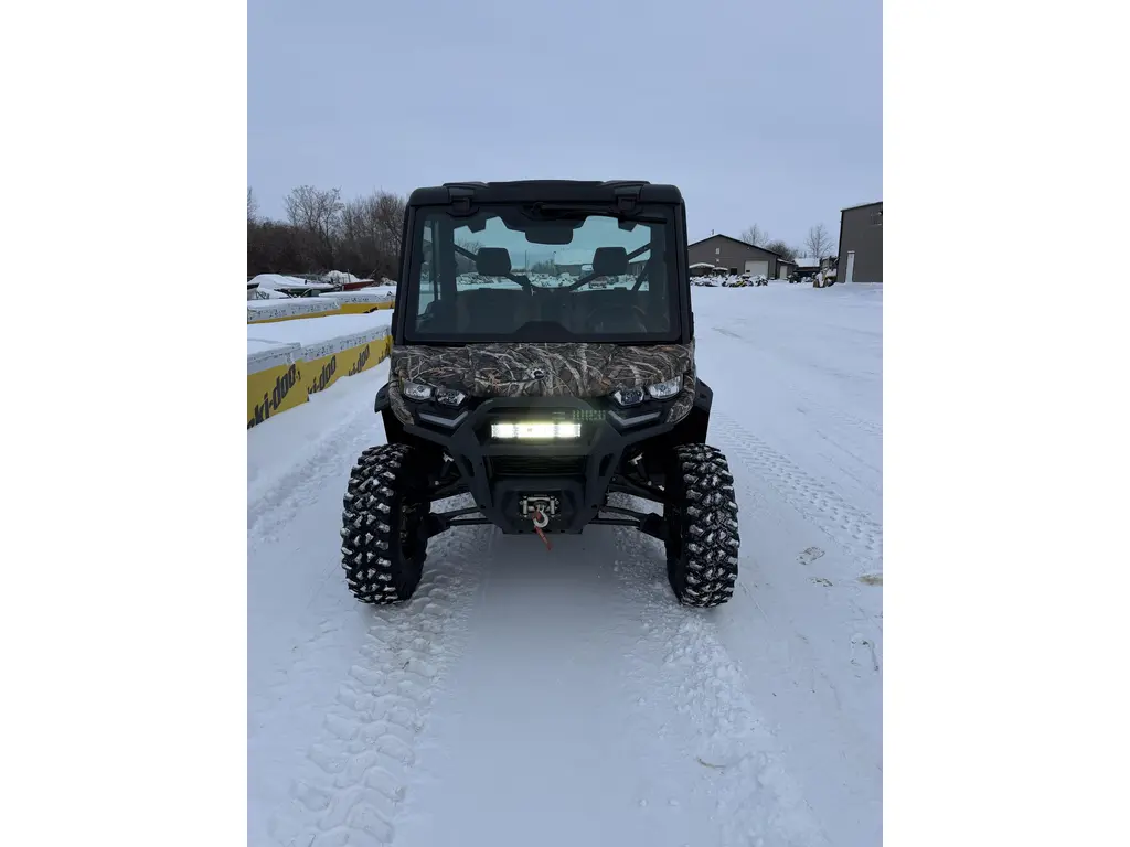 2024 Can-Am Defender Limited HD10