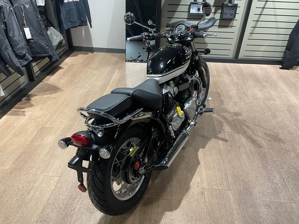 2026 Triumph Bonneville Speedmaster - Sapp Black / Crystal White alt