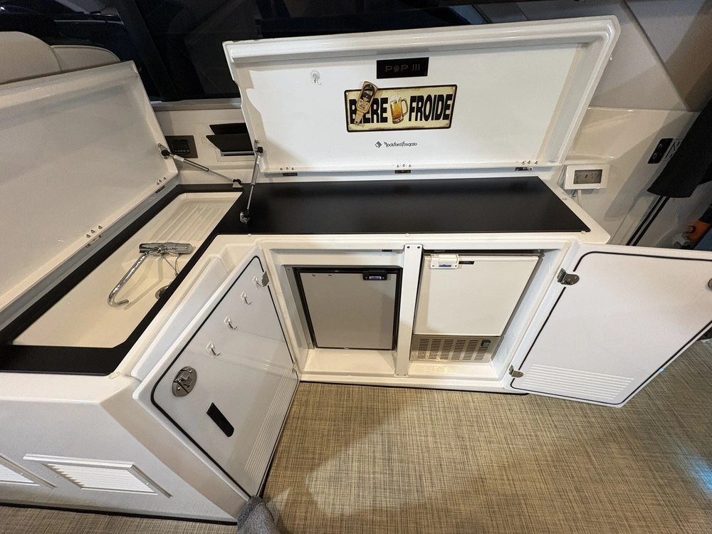 2022 Jeanneau Leader 46 alt