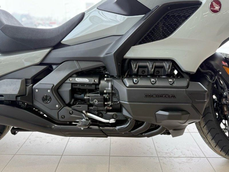 Honda Gold Wing Tour Dct 2026 alt