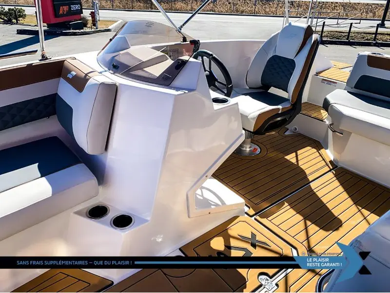 2025 STARCRAFT SVX 171 OB 90HP deck boat bateau Ponté