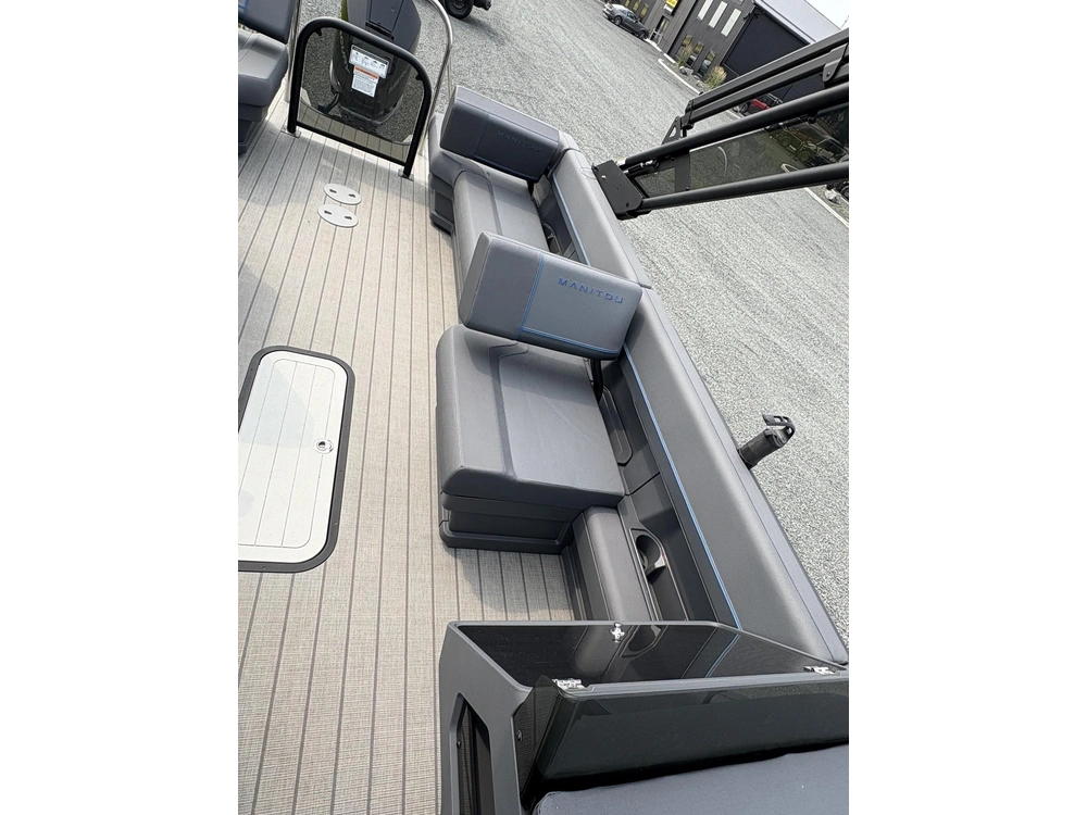 2025 Manitou Explore 24 Switchback Trifold 250 Mercury & Trailer alt