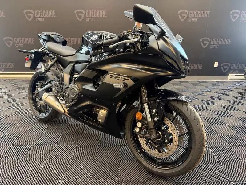 2025 Yamaha YZF-R7 thumbnail 4