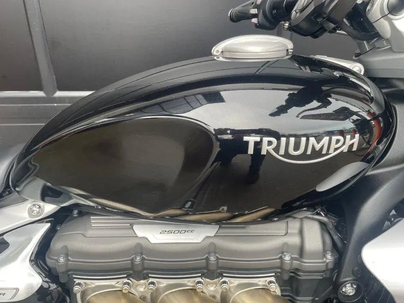 2022 Triumph Rocket 3 R thumbnail 4