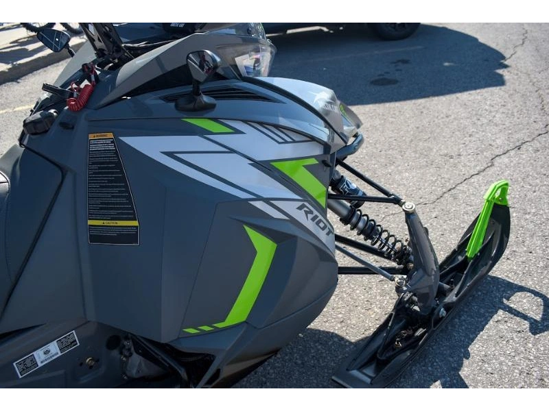 Arctic Cat Riot 8000 2022 alt