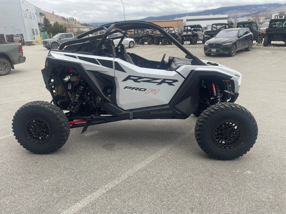 2026 Polaris Rzr Pro R Ultimate - Ghost White Metallic alt