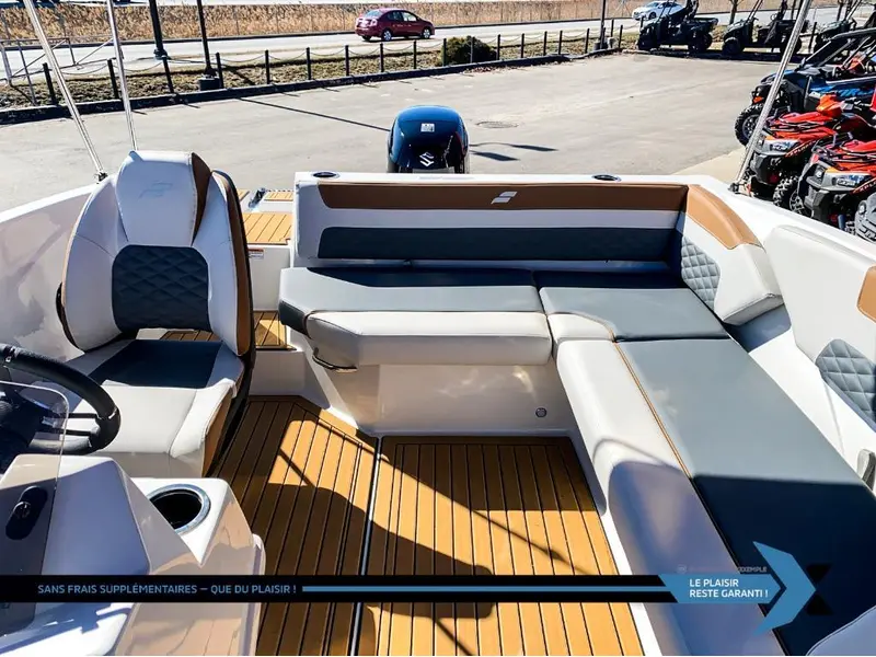 2025 STARCRAFT SVX 171 OB 90HP deck boat bateau Ponté